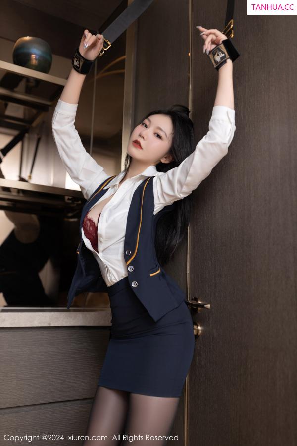 安然Maleah  [XiuRen]高清写真图 2024.01.16 No.7968 安然anran 短裙黑丝第16张图片